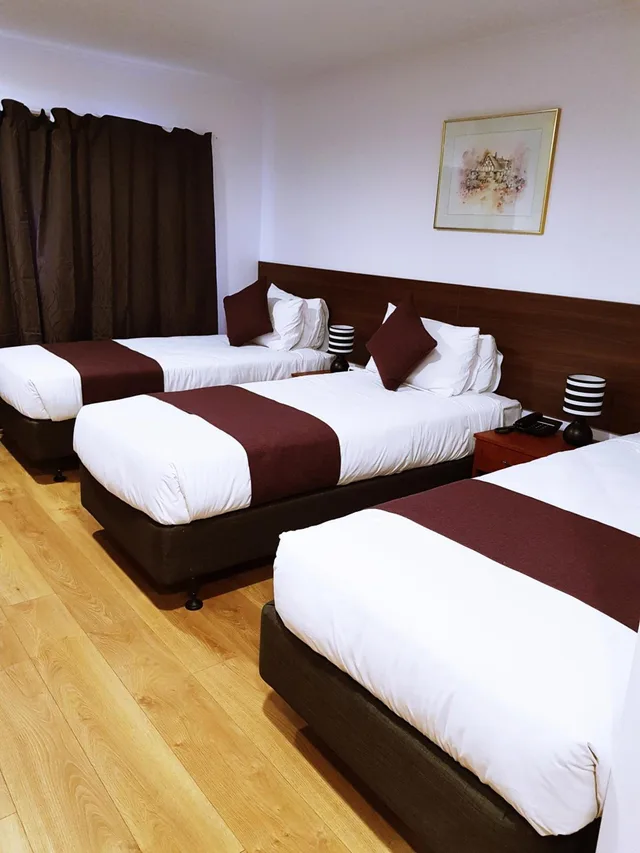 غرفة ثلاثية، Garden Inn Airport 5/10