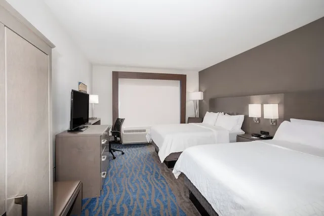 غرفة قياسية بسريرين مزدوجين لذوي الإعاقة، Holiday Inn Express Suites Great Bend 1/2