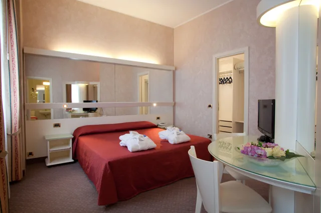 جناح جونيور بسرير كوين، Savoia Thermae Spa 5/10