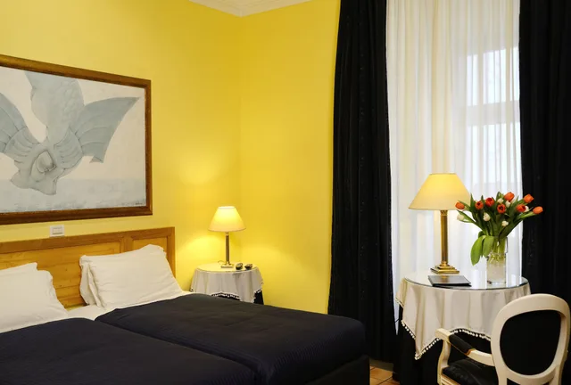 Room, Double Bed, Street View, Small، Hotel Locanda Cairoli 7/10