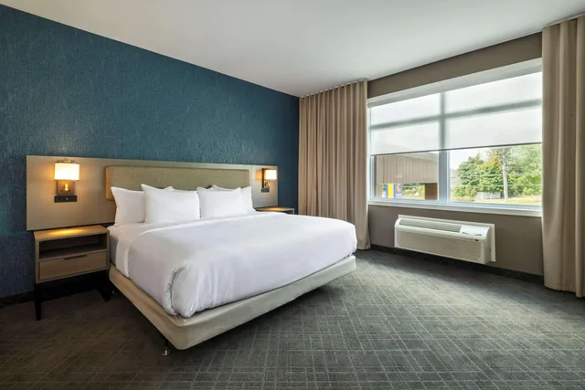 جناح بسرير كينج، Comfort Inn and Suites Kingston ON 4/7