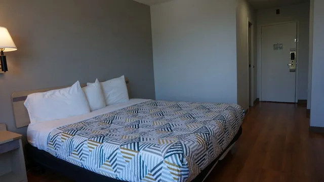 غرفة ديلوكس بسريرين كوين، Motel6 Belmont, CA San Francisco Redwood City 5/7