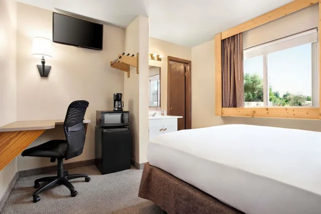 غرفة بسرير كوين، Travelodge By Wyndham Guernsey 2/3