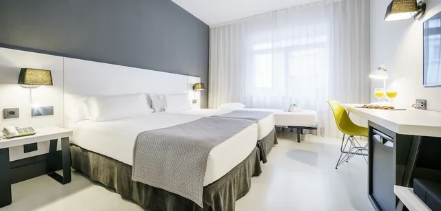 Room, Triple, Twin Beds, Murphy Bed، Ilunion Bilbao 5/7