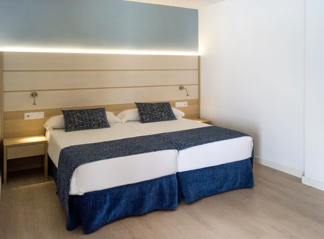 جناح جونيور بسريرين منفصلين بشرفة مع أريكة، Tomir Portals Suites - Adults Only (+16) 2/7