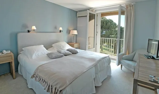 غرفة ثلاثية، Hotel Santa Maria 1/4