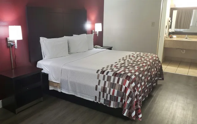 Deluxe, King Bed, Red Roof Inn Kenner - New Orleans Airport NE 1/1