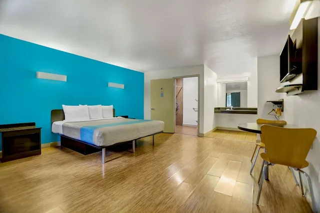 غرفة قياسية بسرير كينج، Motel6 Anderson, CA - Redding Airport 6/8