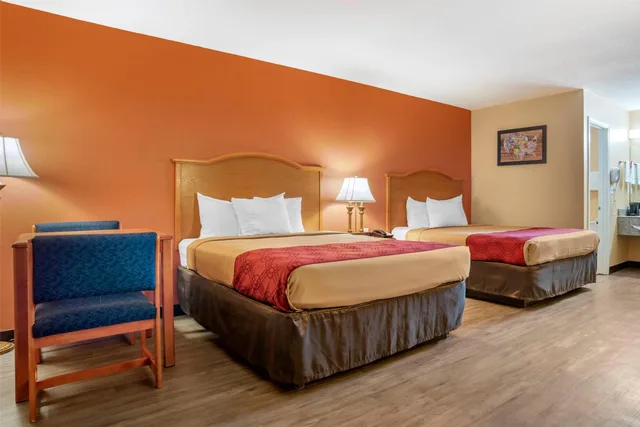 غرفة بسريرين كوين، Econo Lodge Inn & Suites Evergreen 2/4
