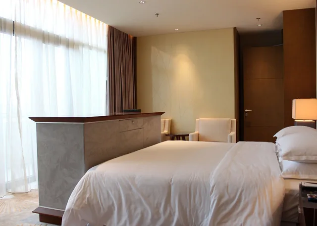 جناح غراند بسرير كينج بغرفة نوم واحدة للمدخنين، Sheraton Bailuhu Resort Huizhou 5/7