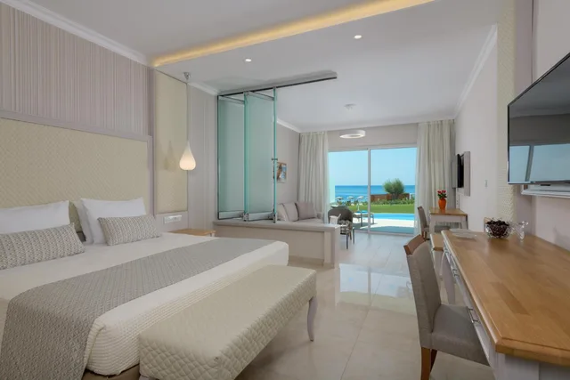 غرفة تنفيذية بسرير كينج بمسبح خاص، Rodos Palladium Leisure and Wellness 1/3