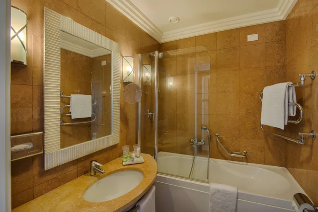 غرفة سوبيريور بسرير مزدوج بشرفة، Nh Parco Degli Aragonesi Hotel 6/6