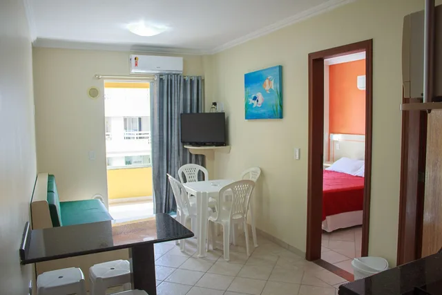شقة تقليدية بسرير مزدوج بإطلالة على المدينة بشرفة بغرفة نوم واحدة مع أريكة، Bombinhas Praia Apart Hotel - Unidade Bombas 3/7