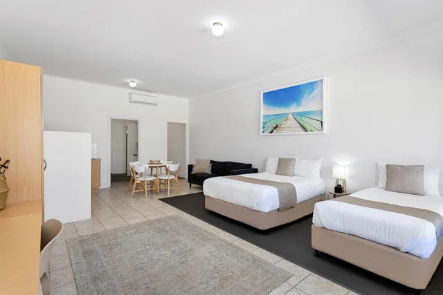 شقة بسرير كوين وسرير فردي بغرفتي نوم في الطابق الأرضي، COAST motel and apartments 2/2