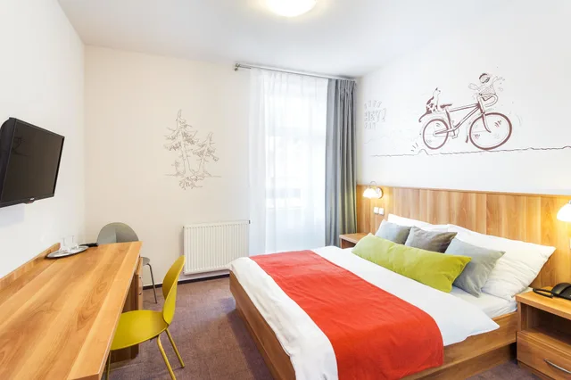 غرفة قياسية بسرير كوين، Hotel Grand 3/7