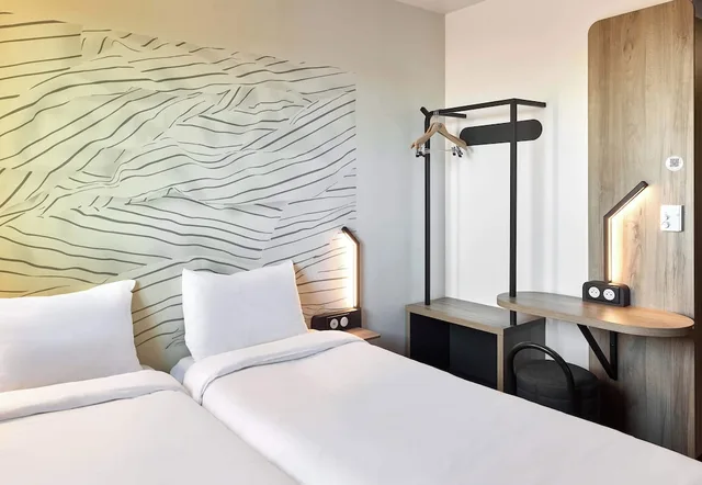 غرفة بسريرين منفصلين، B&B Hotel Le Port Marly Saint Germain en Laye 1/3