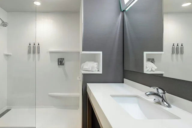 Room, King Bed, Accessible, COURTYARD ST. LOUIS ST. PETERS 7/9