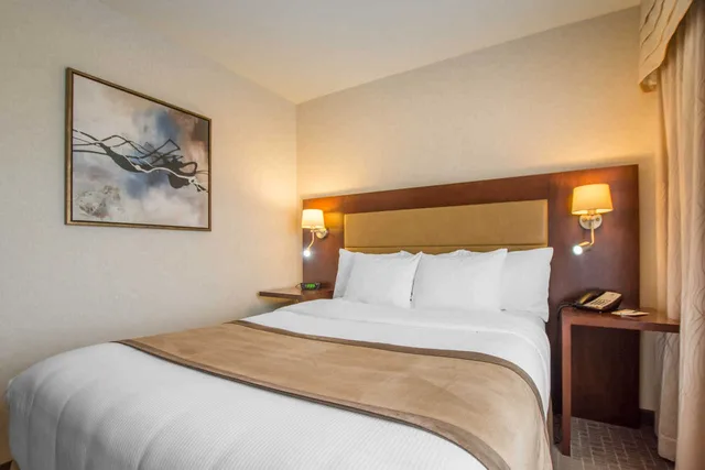Room, Queen Bed, Quality Inn and Suites Val d Or, QC 1/9