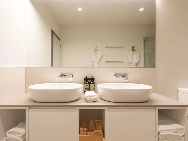 Tamar River, Suite, King Bed، Peppers Silo Launceston 5/6