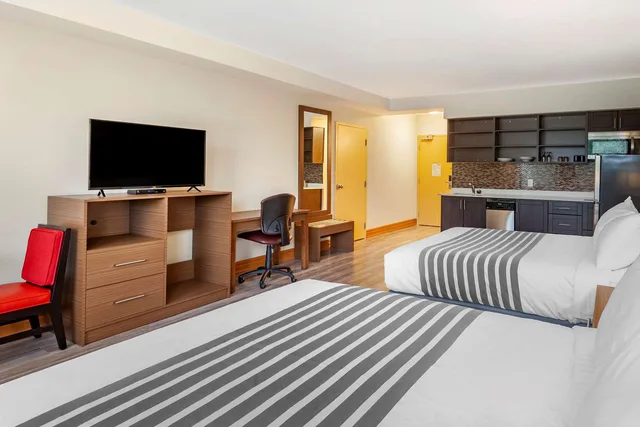 غرفة بسريرين كوين بمطبخ، Best Western Kincardine 3/4