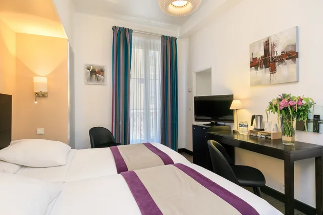 غرفة سوبيريور بسريرين منفصلين أو سرير مزدوج، Hotel Florence Nice 7/10
