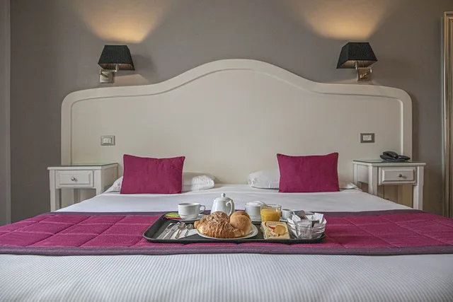 Standard, Single, Double Bed, Domus Castrense 4/10