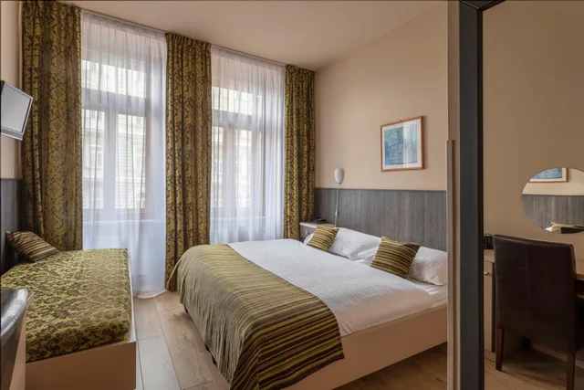 غرفة ثلاثية، Prague Centre Superior Hotel 3/3