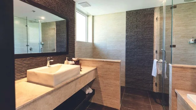 غرفة ديلوكس بسرير كينج وسريرين منفصلين بإطلالة على الحديقة، ROBINSON Nam Hoi An 3/4