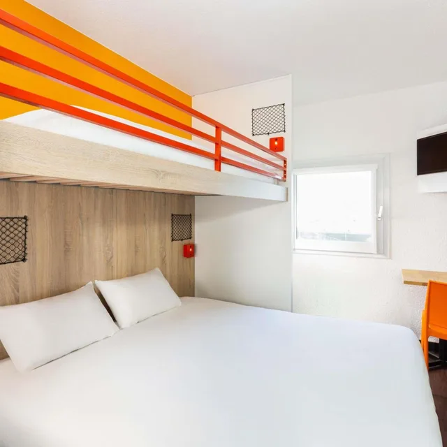 3 Bunk Beds, Shared Bathroom, hotelF1 La Rochelle Angoulins 2/4