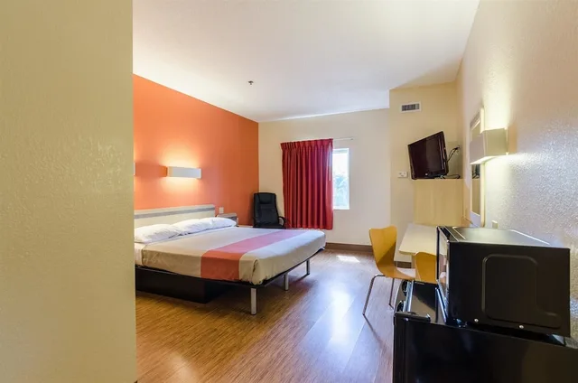 غرفة قياسية بسرير كينج لذوي الإعاقة، Motel6 Bristol, VA 7/10