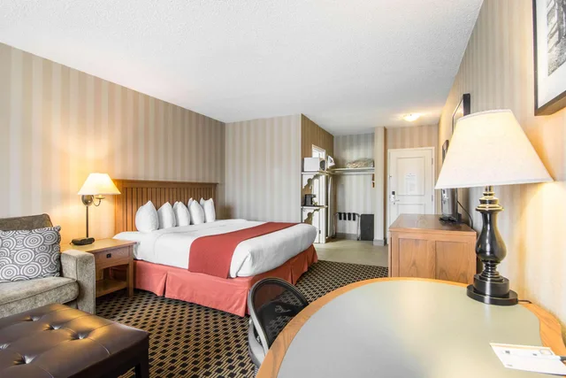 غرفة بسرير كوين، Quality Hotel Drumheller 3/3