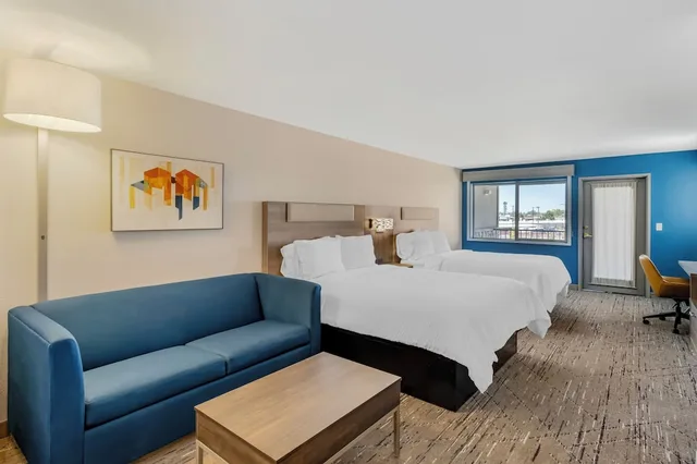 جناح بسرير كوين لذوي الإعاقة، Holiday Inn Express Fallon 3/5