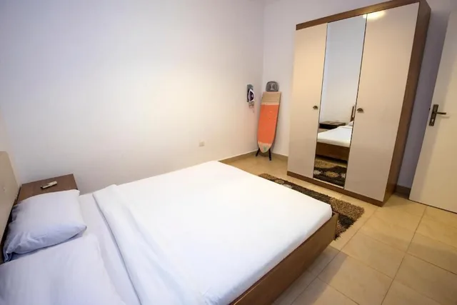 شقة بسريرين منفصلين وسرير كوين بغرفتي نوم مع أريكة، Lilly Apartments 1/7