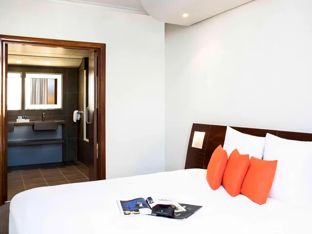 Suite, Double Bed, NOVOTEL GRENOBLE CENTRE 1/4