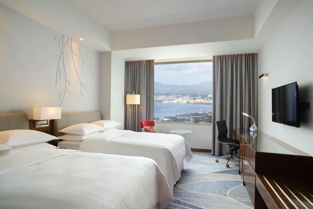 غرفة بريميير ديلوكس بسريرين منفصلين بإطلالة على البحر، FOUR POINTS BY SHERATON MANADO 2/10
