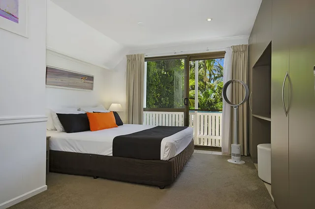 غرفة سوبيريور بسرير كينج وسريرين منفصلين بشرفة بغرفتي نوم، By The Sea Port Douglas 1/4