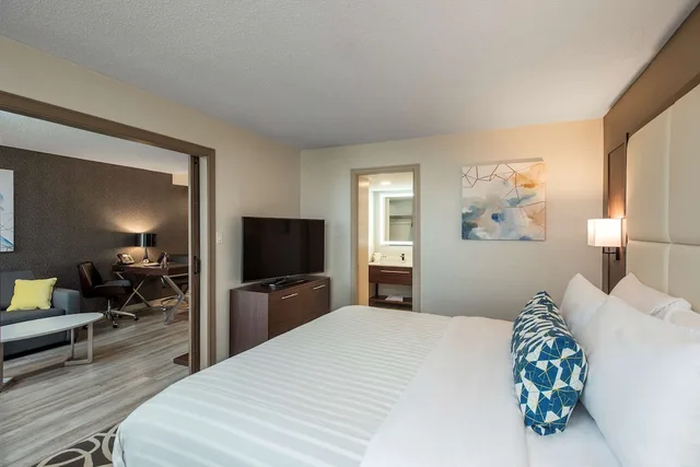 Lifestyle, Suite, King Bed, Sofa، The Park Hotel London 2/10