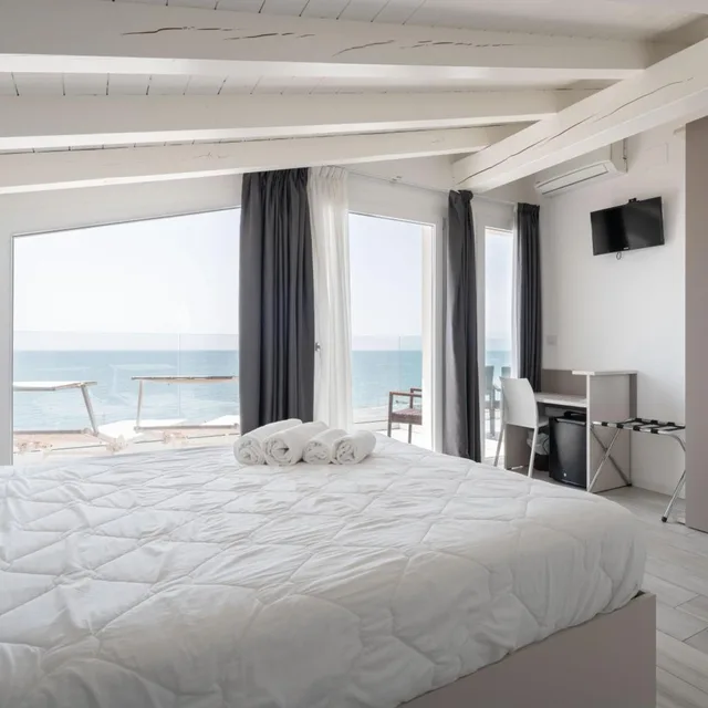 Deluxe, Double Bed, Sea Front، Hotel Boston 7/10