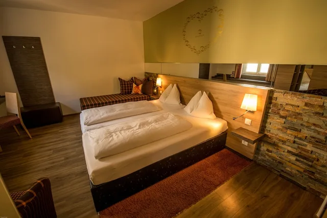 غرفة قياسية ثلاثية بسرير مزدوج مع أريكة، Hotel Dollinger 1/4