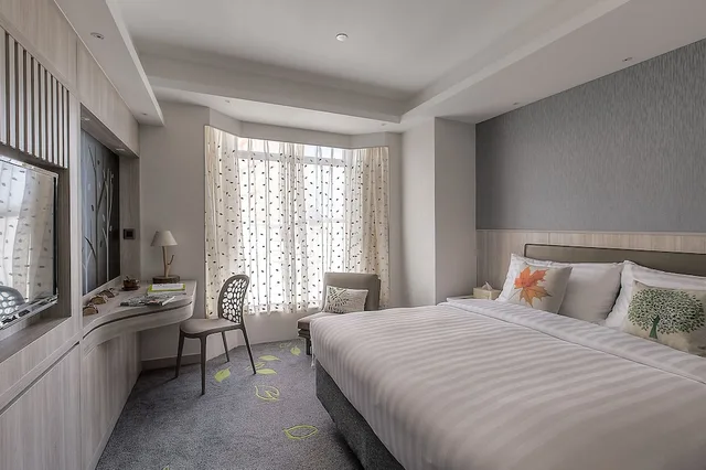 Pine, Twin Beds، Stanford Hillview 1/10