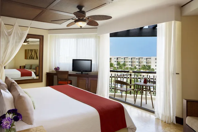 Tropical, Premium, Deluxe, King Bed, Dreams Riviera Cancun 2/6