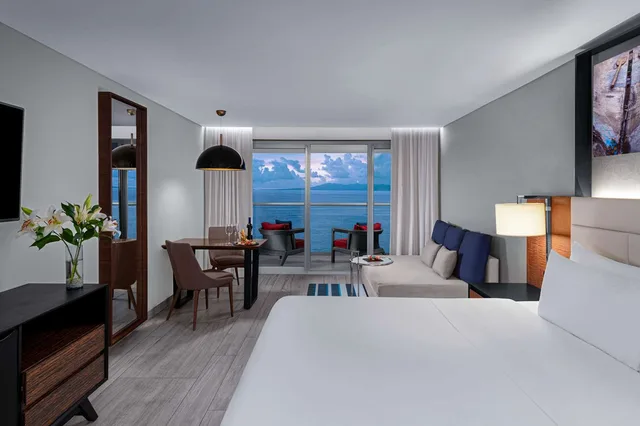Premier, King Bed, Ocean Front, Adult Only، Hilton Vallarta Riviera All-Inclusive Resort 2/4