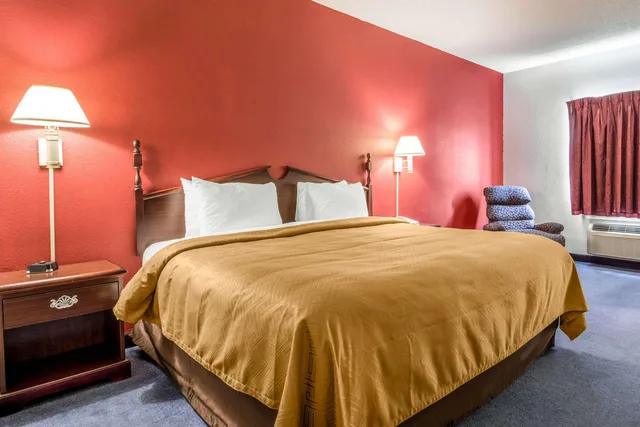 غرفة بسرير كينج، Quality Inn Redgranite 1/2