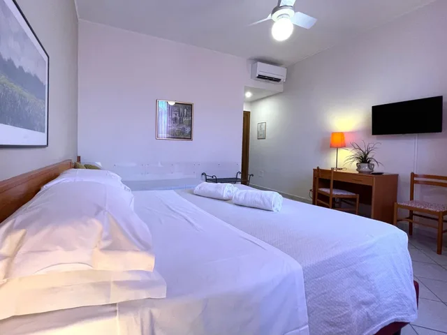 غرفة بسرير كينج، HOTEL LEOPOLDA 2/10