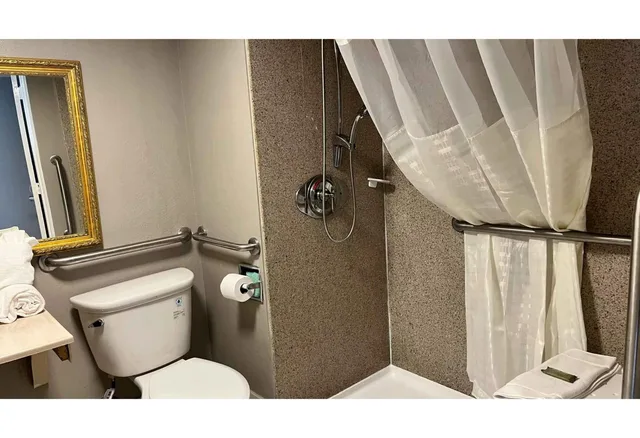 1 King Bed - Mob Acc RI Shwr Nsmk Micfridg، Motel6 Rock Hill, SC - Cherry Road 3/3