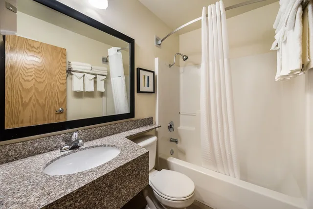 Suite, King Bed, Sofa, Quality Inn and Suites near NAS Fallon 3/3