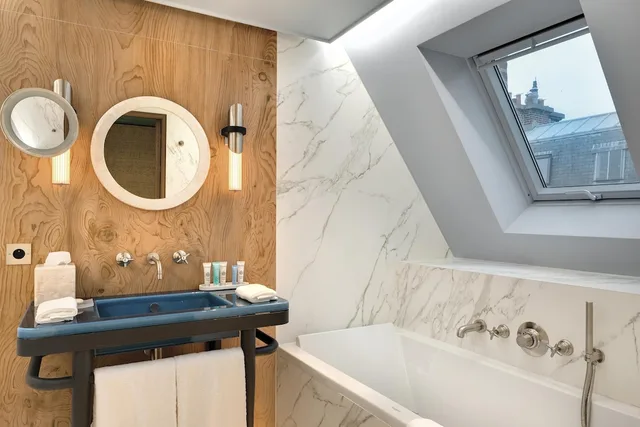 Eiffel, Junior Suite, Queen Bed، Le Demeure Montaigne 10/10