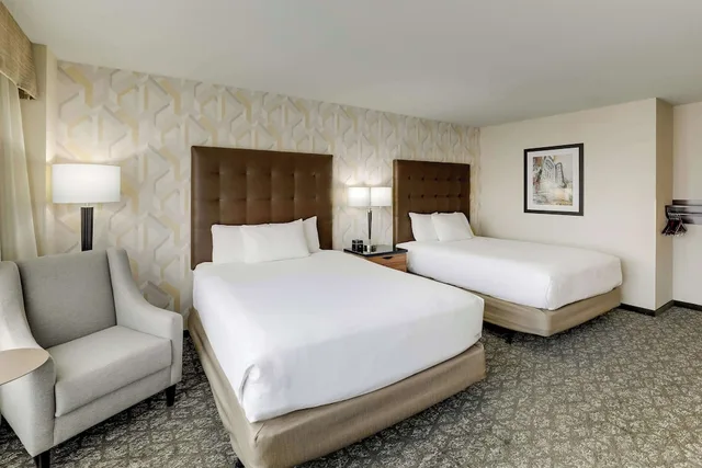 غرفة ديلوكس بسريرين كوين بحوض استحمام لذوي الإعاقة، Drury Inn and Suites Birmingham Lakeshore Drive 4/5