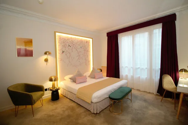 Romantic, Superior, Double Bed, Court View، Hotel Princesse Caroline 1/1