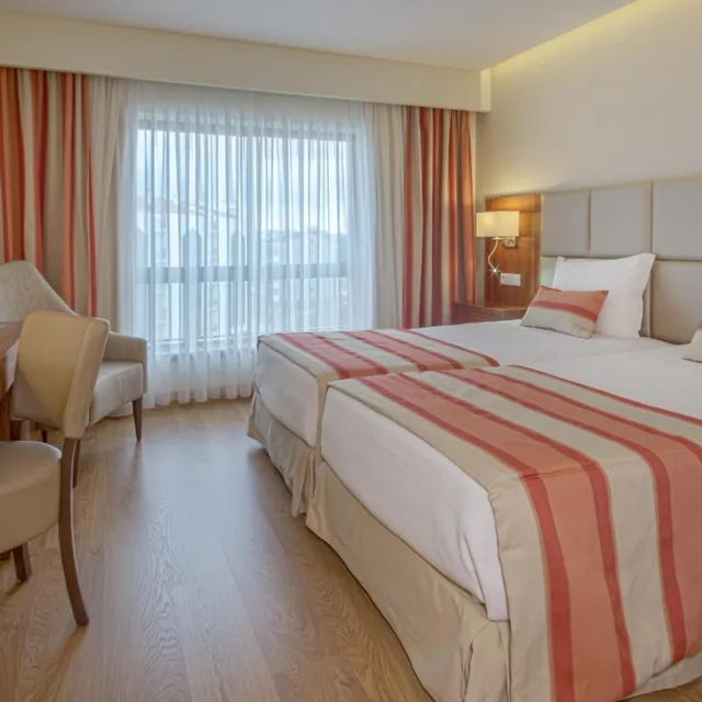 غرفة بسرير مزدوج أو سريرين منفصلين، Hotel Cinquentenario & Conference Center 2/7